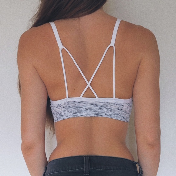 Ribbed Yoga Bra - Picture 3 of 4